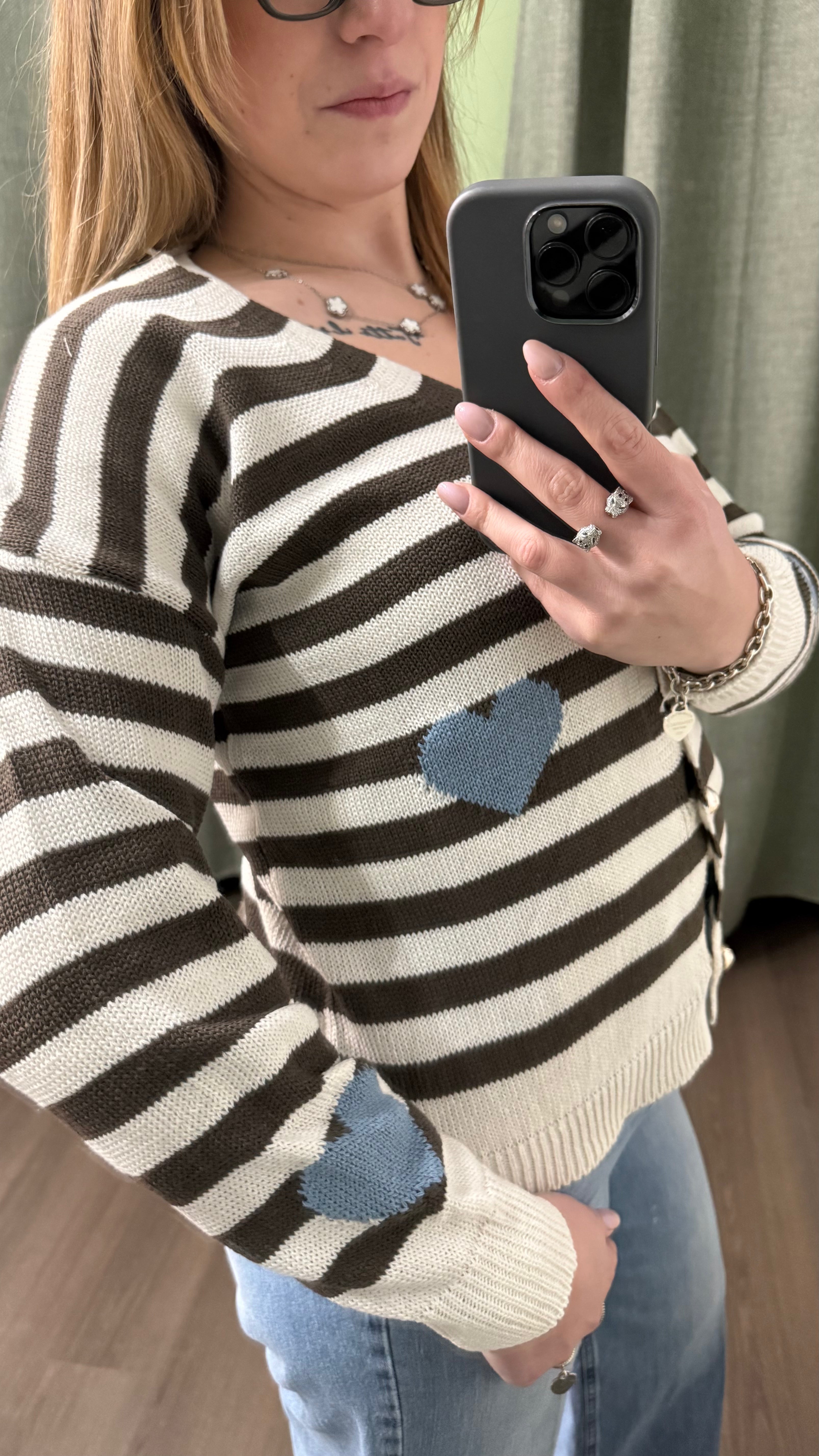 Cardigan Donna Righe Marrone e Panna con Cuori Azzurri – Bottoni Gioiello