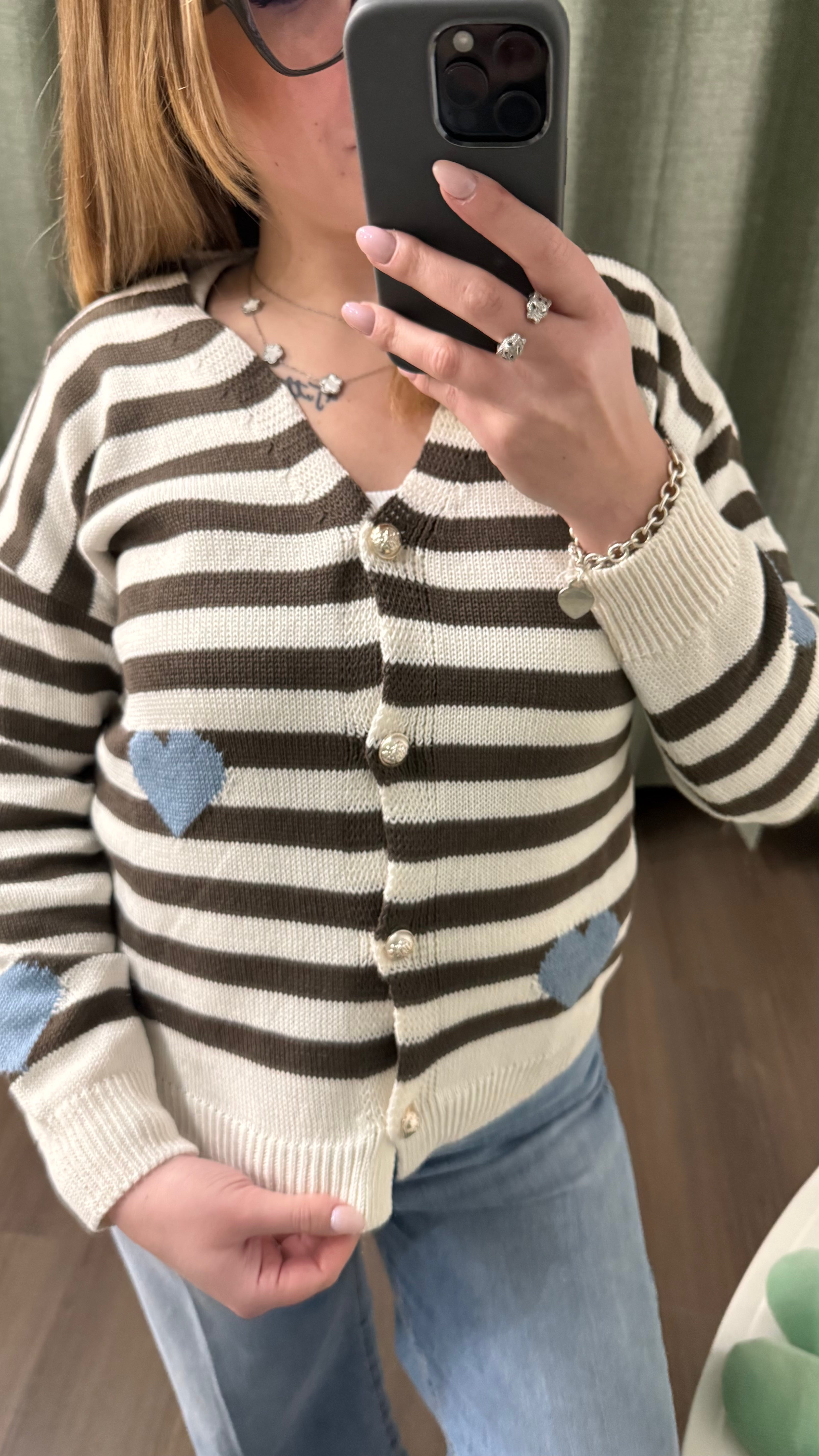 Cardigan Donna Righe Marrone e Panna con Cuori Azzurri – Bottoni Gioiello