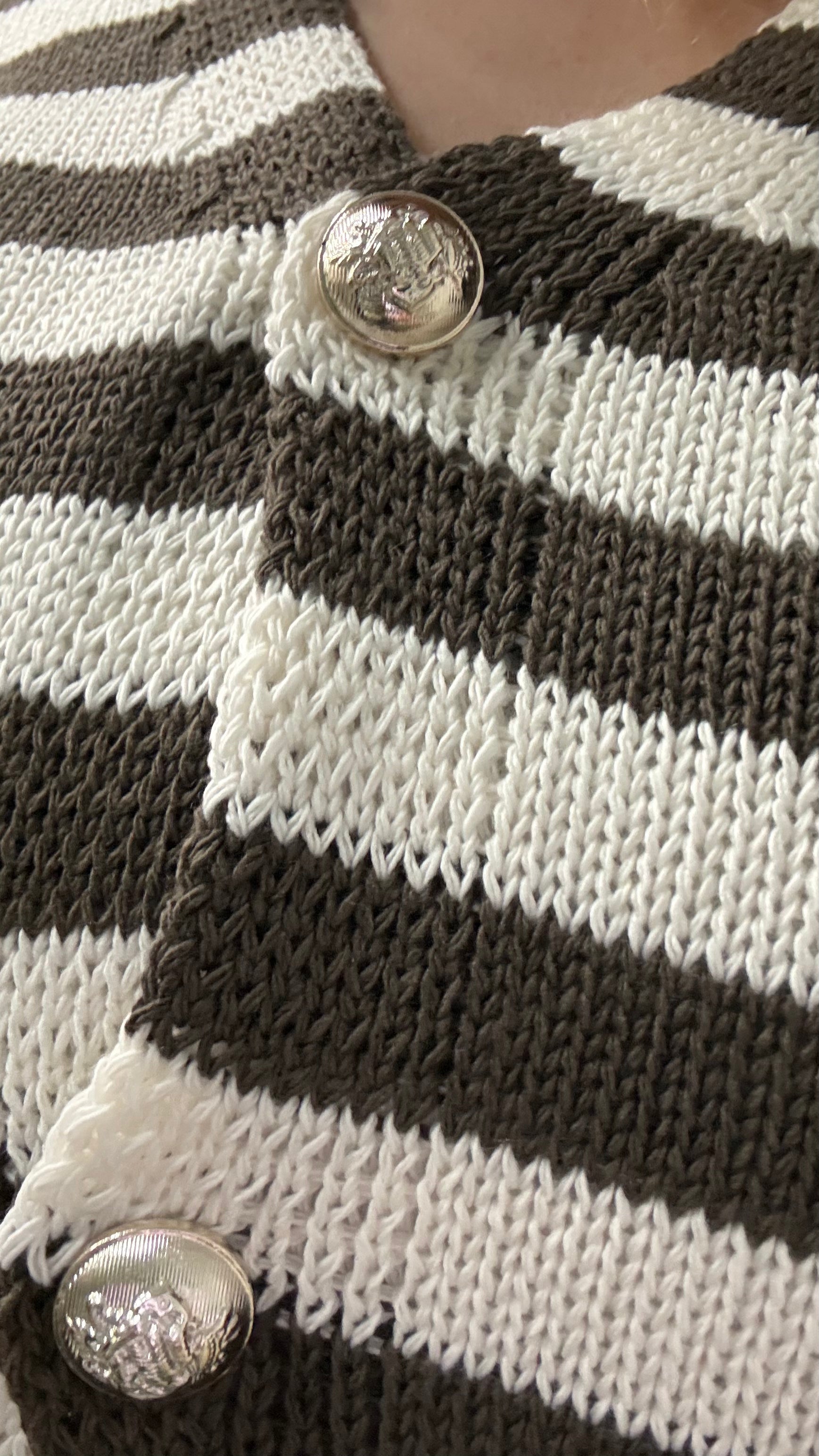 Cardigan Donna Righe Marrone e Panna con Cuori Azzurri – Bottoni Gioiello