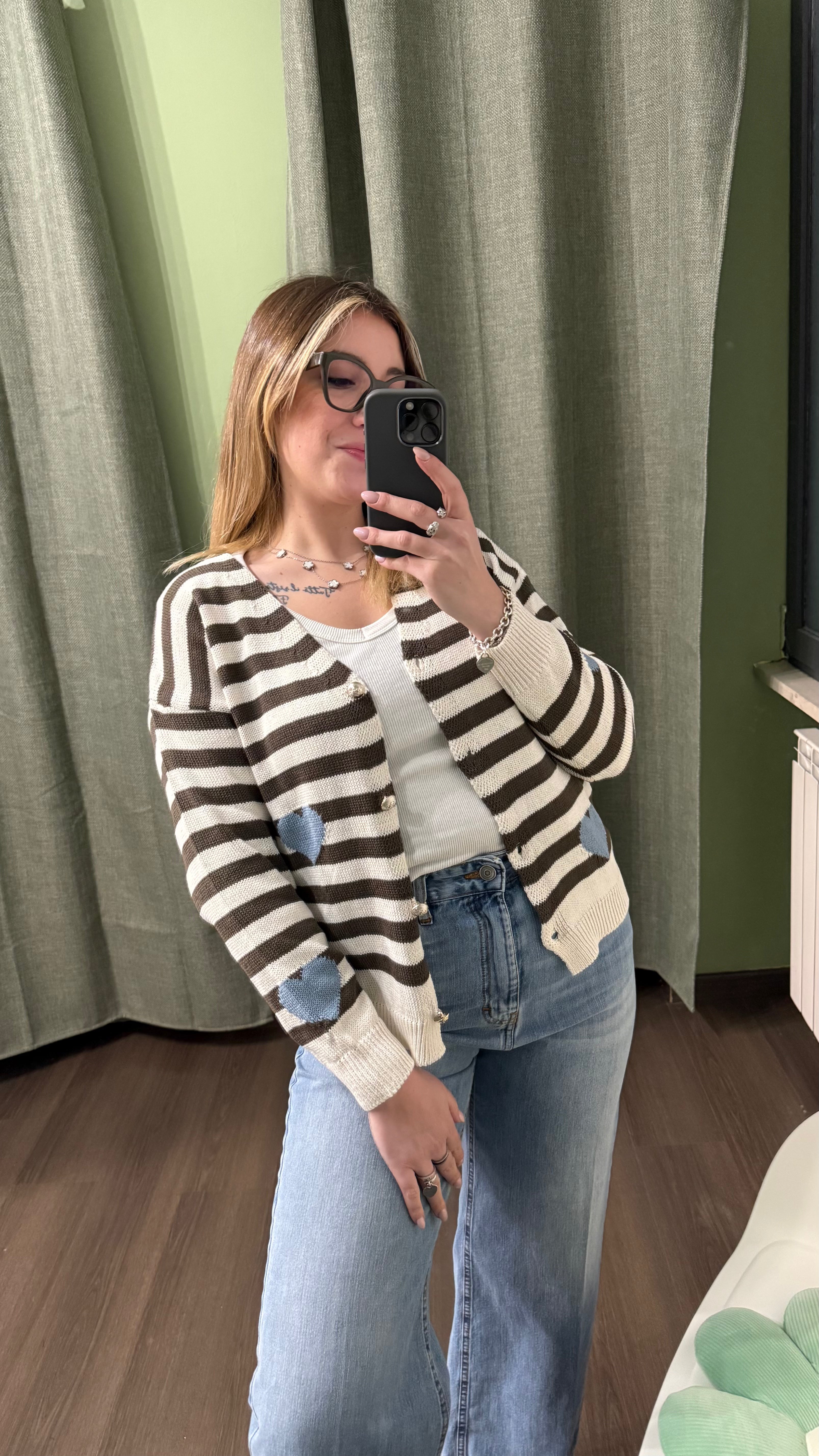 Cardigan Donna Righe Marrone e Panna con Cuori Azzurri – Bottoni Gioiello